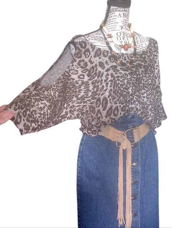 Isabella Rodriguez Tops - Y2K Animal Print Cutout Cold Shoulder Dolman Sleeve Knit Top Large Gray Brown